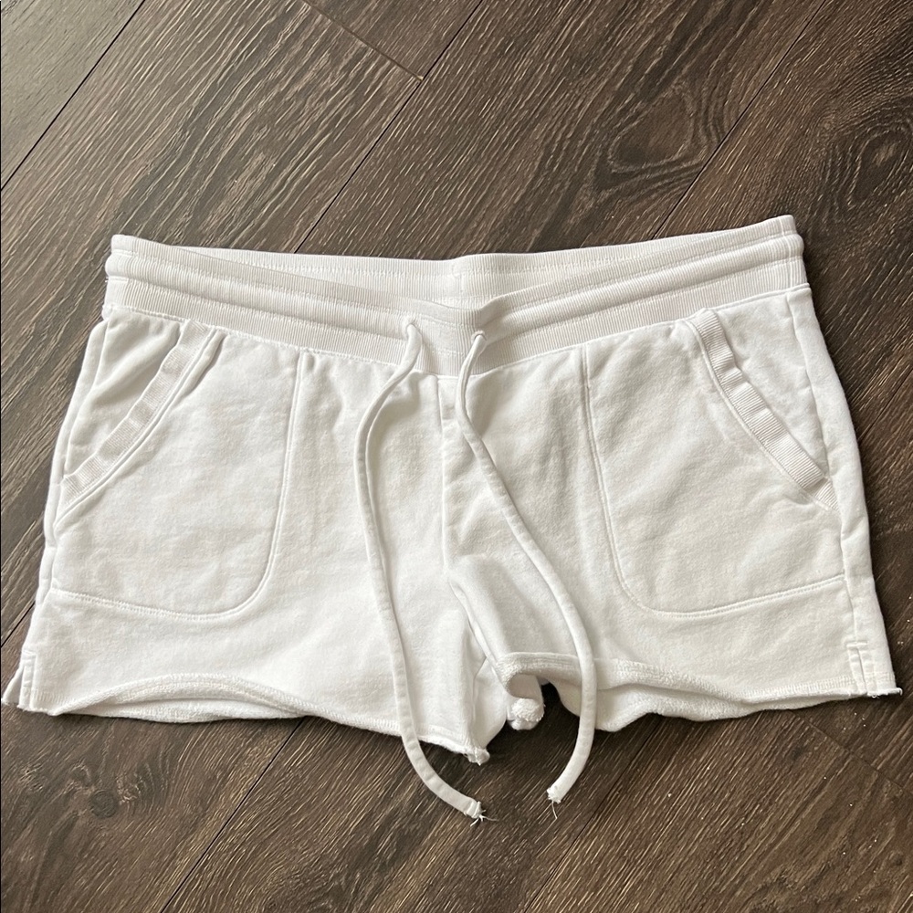 Vineyard Vines White cotton shorts
